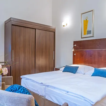 Metropol 3*