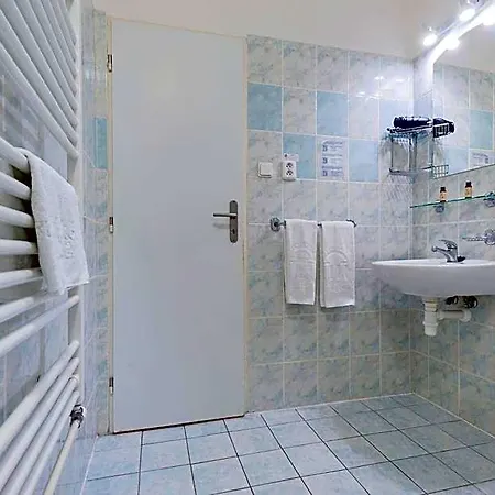 Metropol מלון 3*